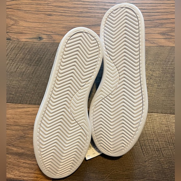 NEW W TAGS!! Adidas Women's Grand Court 2.0 White and Black Sneakers - Picture 3 of 3